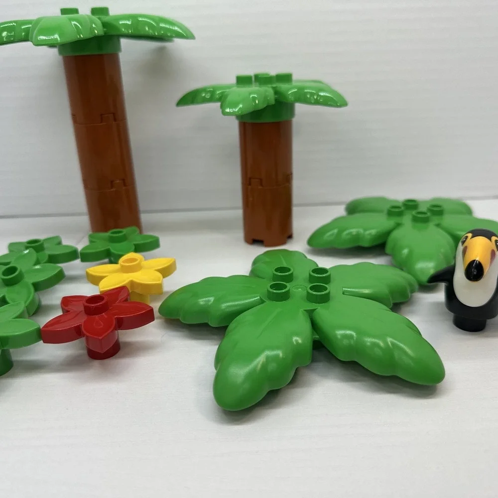 Lego Duplo Lot - Trees &Flower bricks Bird Toucan  - 17 pieces total
